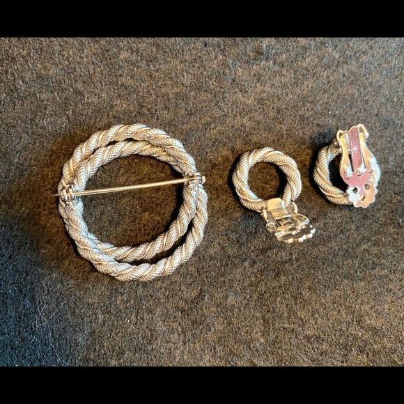 🌟🌟Vintage 60s Silver Tone Brooch and Earring Set 🌟🌟 - Picture 2 of 4